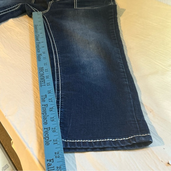 Maurices Women’s Denim Capris Size 7/8 Regular - Picture 10 of 12
